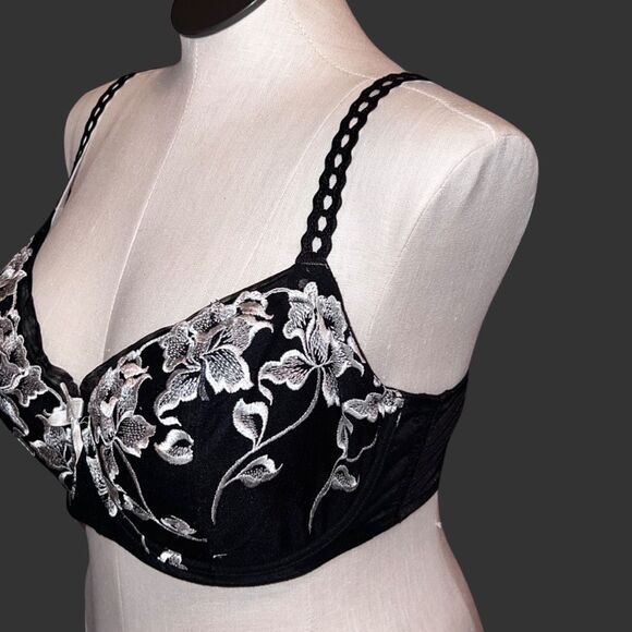 Plus Size Cacique Non Molded Wired Lace Rose Pattern Bra Size 42DD - Picture 2 of 4